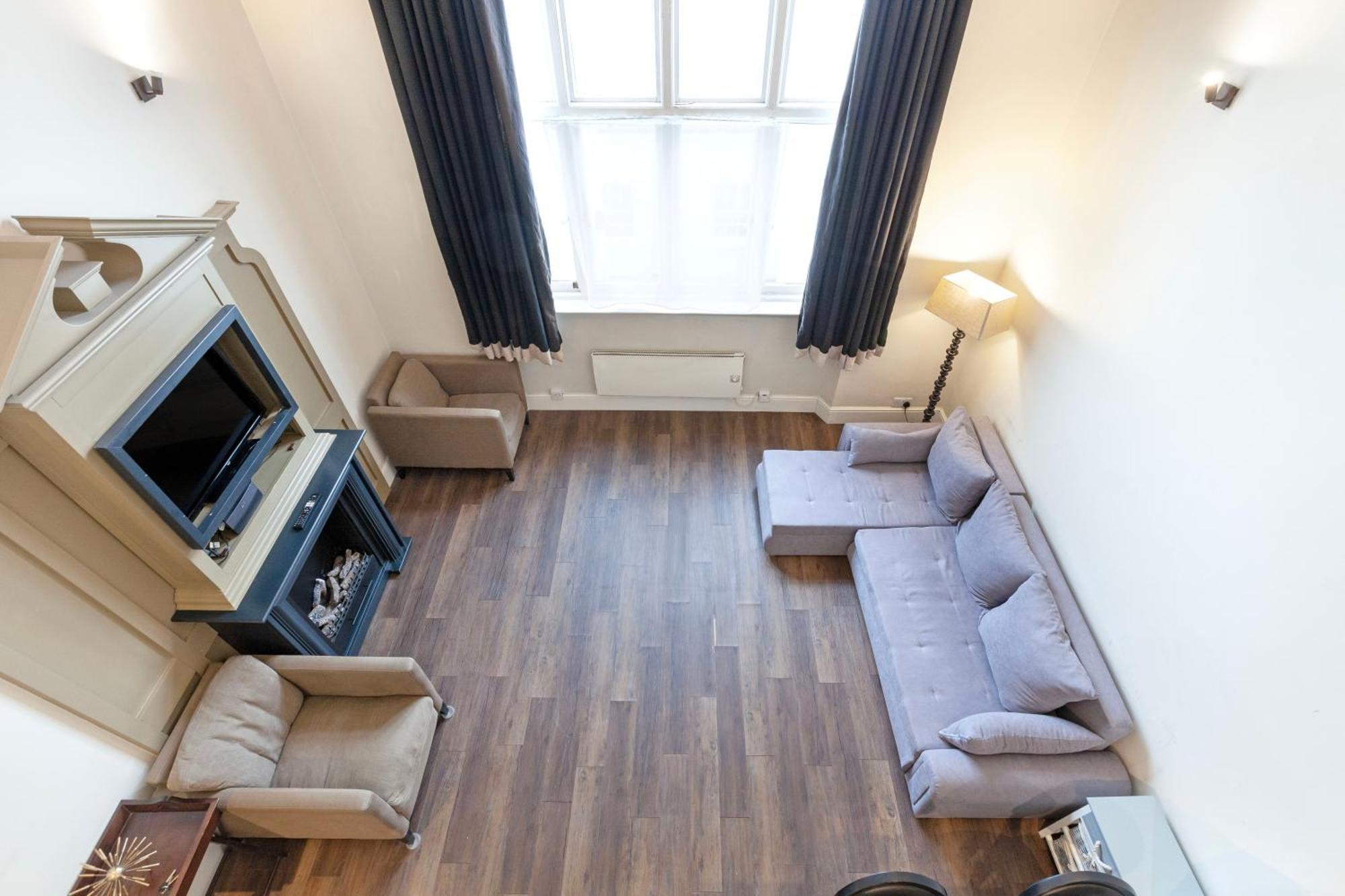 Luxury One Bedroom Mezzanine In Paddington Apartament Londra